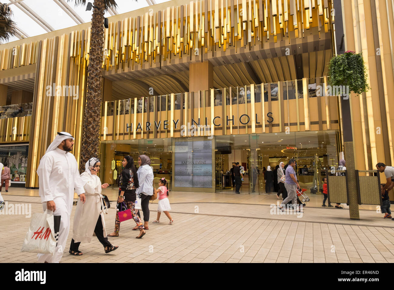 Harvey Nichols negozio di lusso presso i viali shopping mall in Kuwait City in Kuwait. Foto Stock