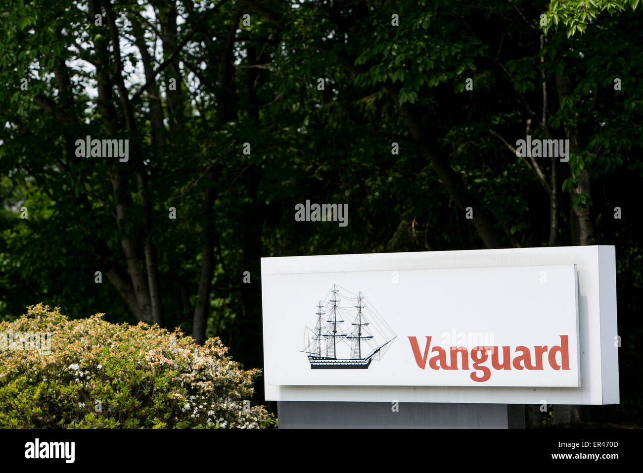 Un logo segno al di fuori della sede della società di gestione degli investimenti, il gruppo Vanguard. Foto Stock
