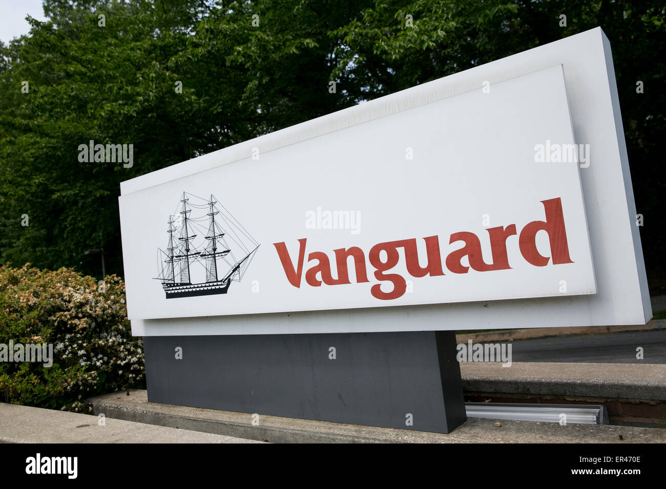 Un logo segno al di fuori della sede della società di gestione degli investimenti, il gruppo Vanguard. Foto Stock