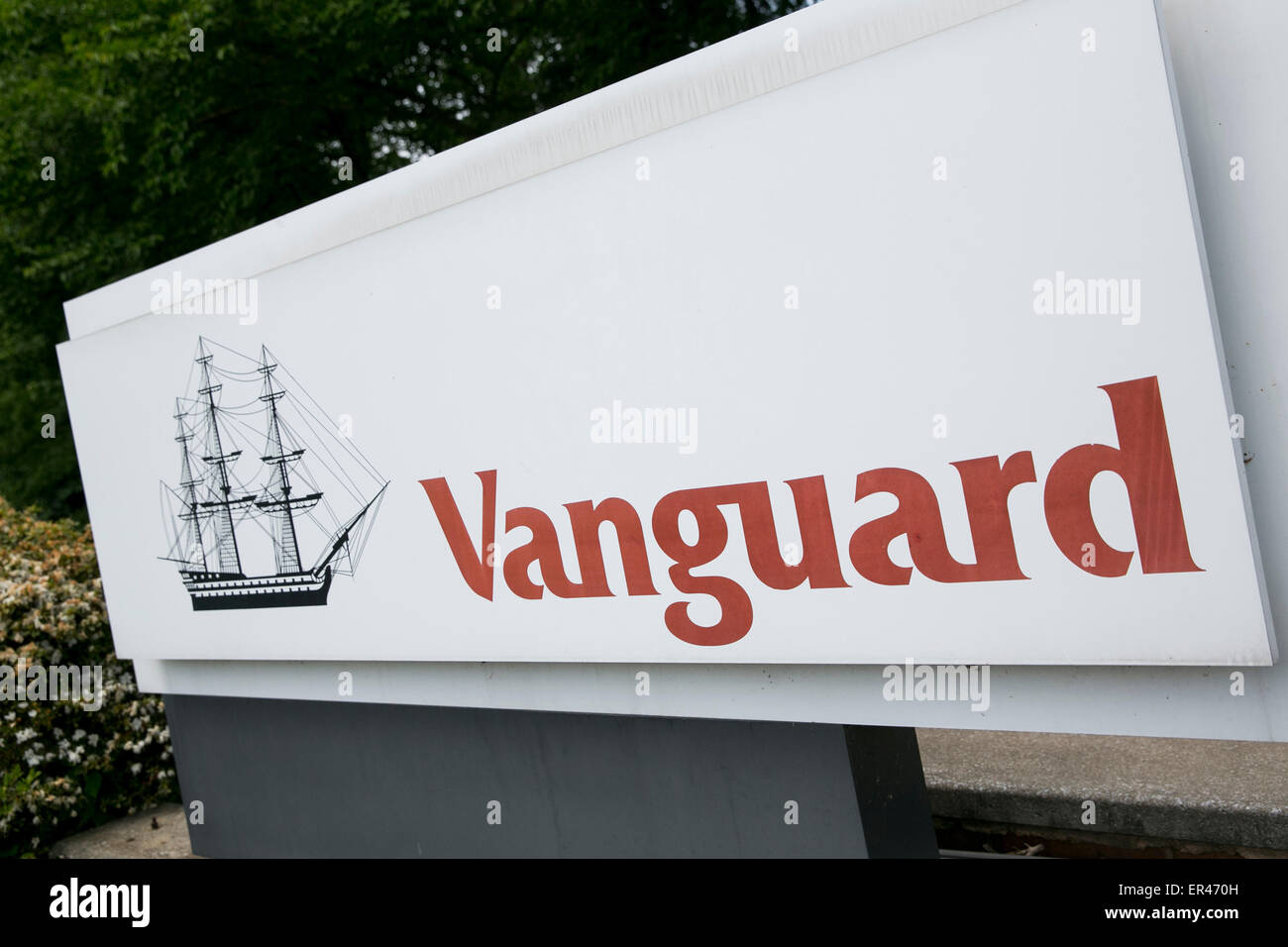 Un logo segno al di fuori della sede della società di gestione degli investimenti, il gruppo Vanguard. Foto Stock
