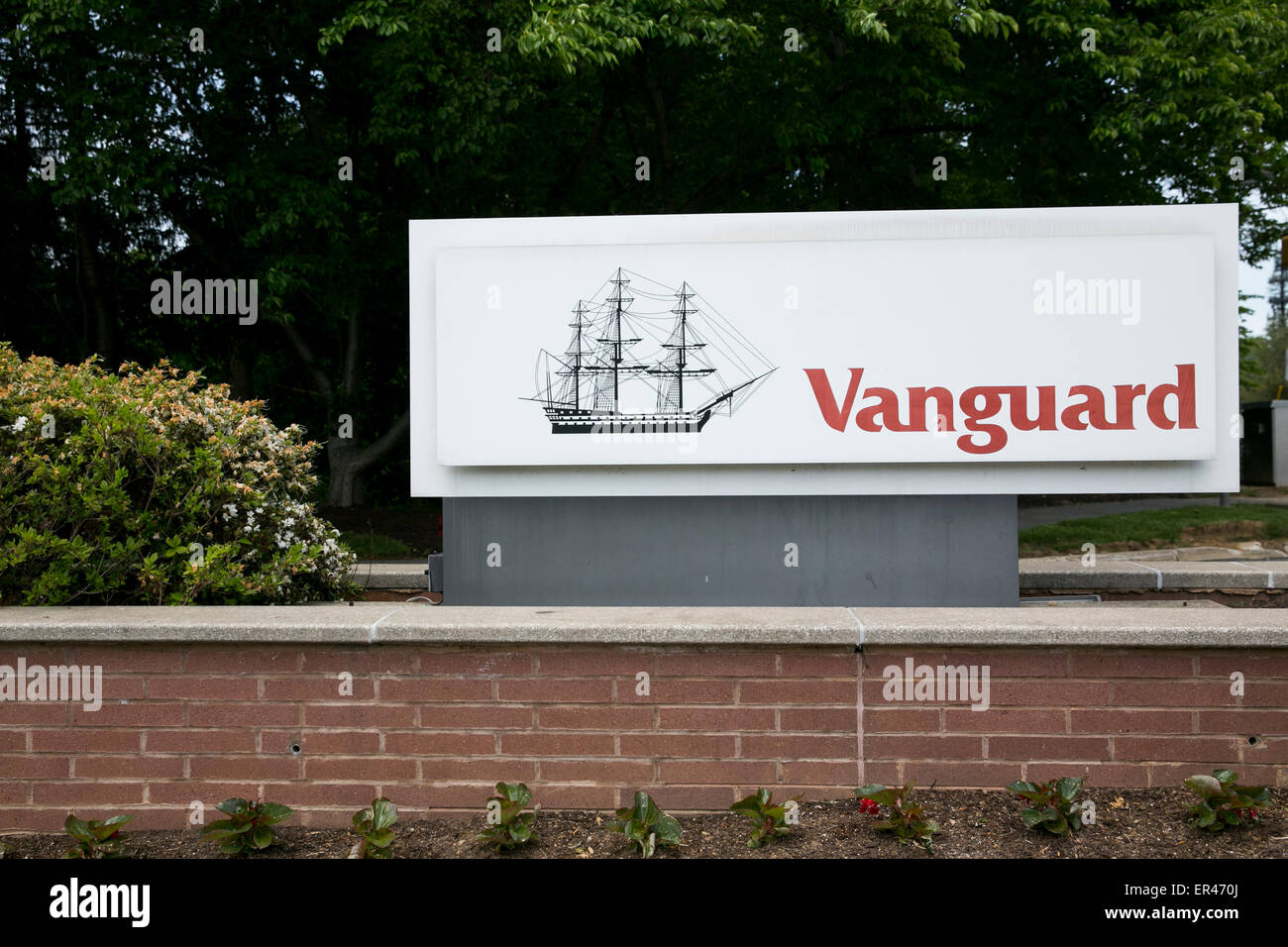 Un logo segno al di fuori della sede della società di gestione degli investimenti, il gruppo Vanguard. Foto Stock