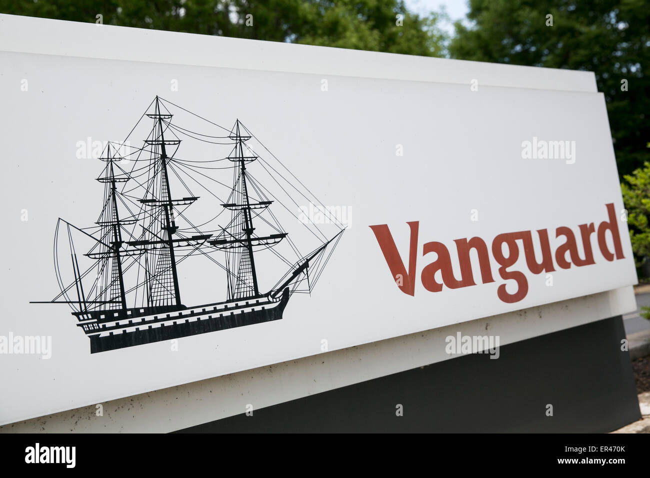 Un logo segno al di fuori della sede della società di gestione degli investimenti, il gruppo Vanguard. Foto Stock