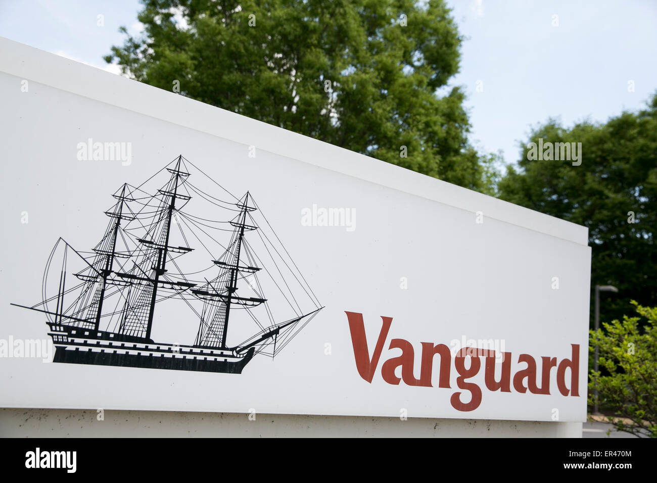 Un logo segno al di fuori della sede della società di gestione degli investimenti, il gruppo Vanguard. Foto Stock