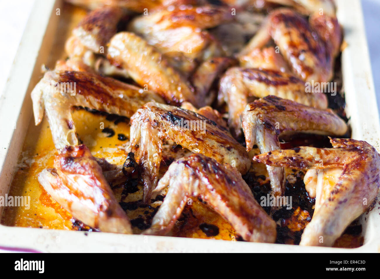 Cotta di ali di pollo Foto Stock