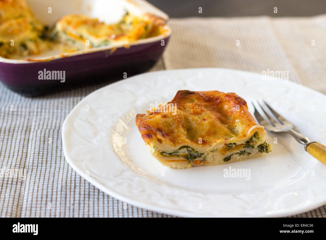 Cavoli rapa e ricotta lasanga Foto Stock
