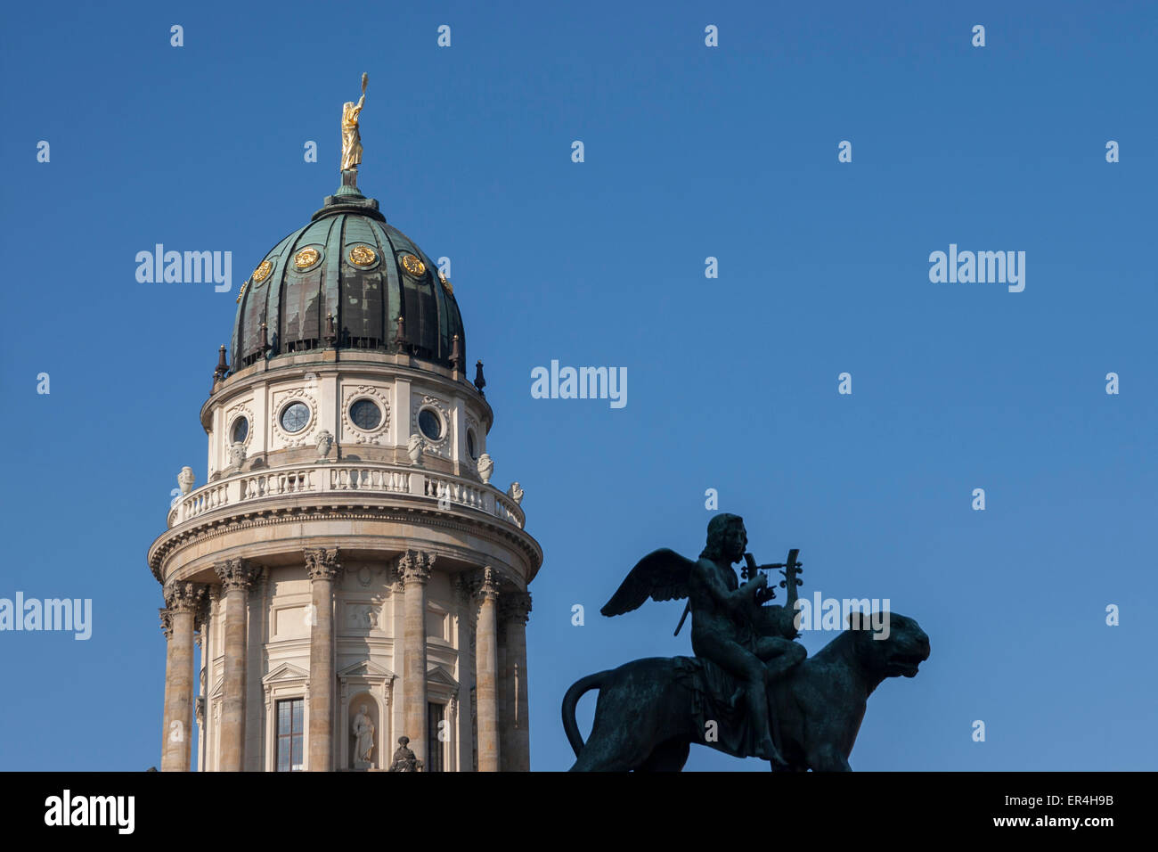 Cattedrale statua Gendarmenmarkt Berlin Germania Foto Stock