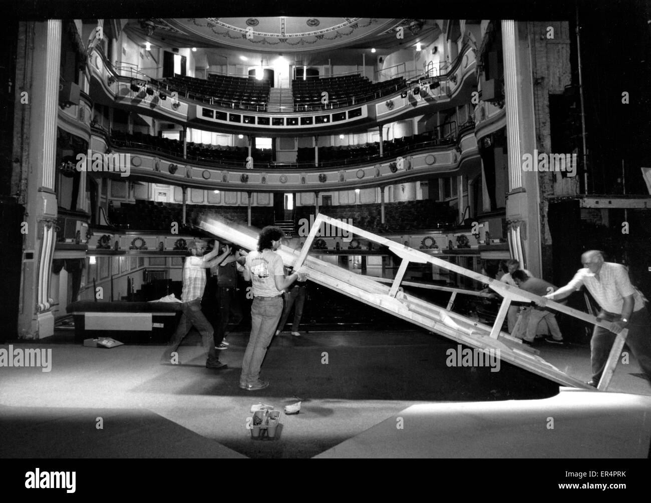 Fase di lavorazione le mani al Theatre Royal di Brighton 1987 Foto Stock