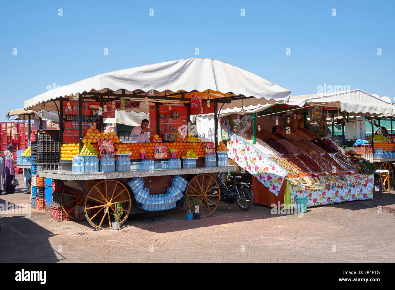 Arancione si spegne al Djeema el fnaa' - La frenetica Marrakech piazza del mercato Foto Stock