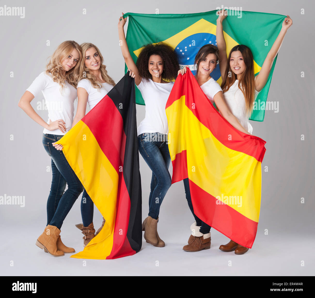 Di origini diverse di giovani donne. Debica, Polonia Foto Stock