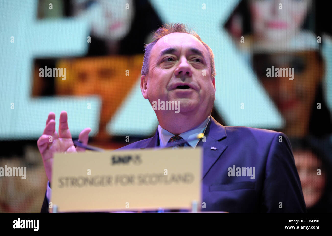 La Scozia è di nuovo primo ministro, Nicola storione, risolve la folla in SSE Idro in Glasgow. La SNP nuovo leader Depute Stewart Hosie e l ex Primo Ministro Alex Salmond ha anche parlato, e una varietà di locali atti musicale aperto per i politici. Dotato di: Alex Salmond dove: Glasgow, Regno Unito quando: 22 Nov 2014 Credit: WENN.com Foto Stock