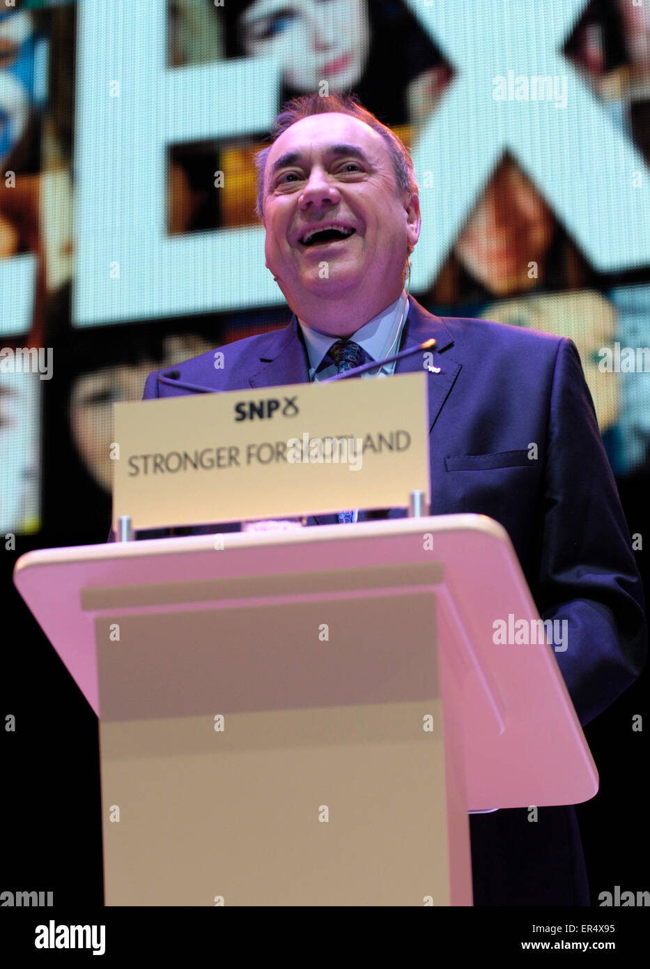 La Scozia è di nuovo primo ministro, Nicola storione, risolve la folla in SSE Idro in Glasgow. La SNP nuovo leader Depute Stewart Hosie e l ex Primo Ministro Alex Salmond ha anche parlato, e una varietà di locali atti musicale aperto per i politici. Dotato di: Alex Salmond dove: Glasgow, Regno Unito quando: 22 Nov 2014 Credit: WENN.com Foto Stock