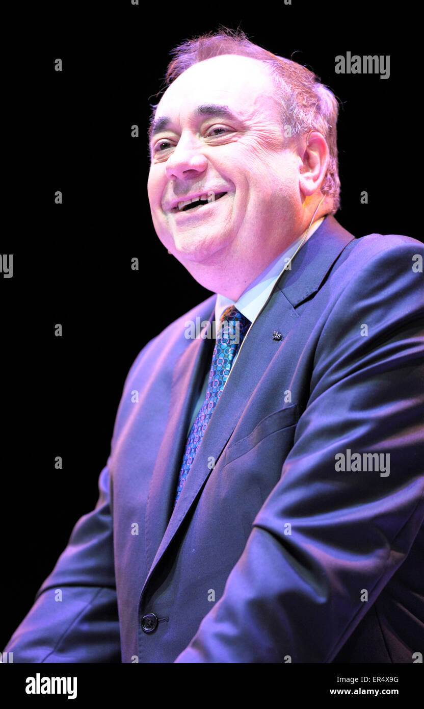 La Scozia è di nuovo primo ministro, Nicola storione, risolve la folla in SSE Idro in Glasgow. La SNP nuovo leader Depute Stewart Hosie e l ex Primo Ministro Alex Salmond ha anche parlato, e una varietà di locali atti musicale aperto per i politici. Dotato di: Alex Salmond dove: Glasgow, Regno Unito quando: 22 Nov 2014 Credit: WENN.com Foto Stock
