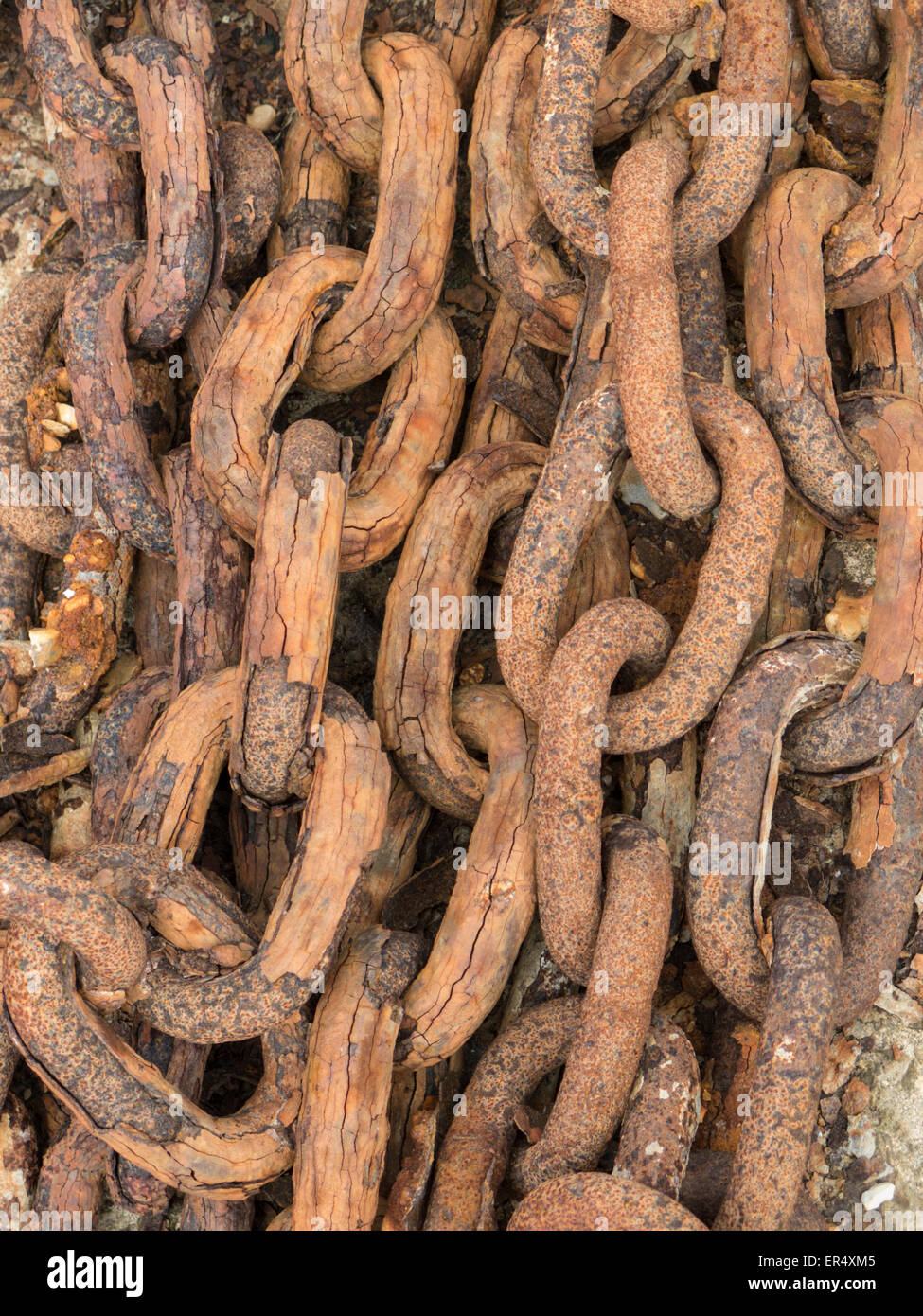 Vecchie e arrugginite catene, Isle of Wight, Hampshire, Inghilterra Foto Stock