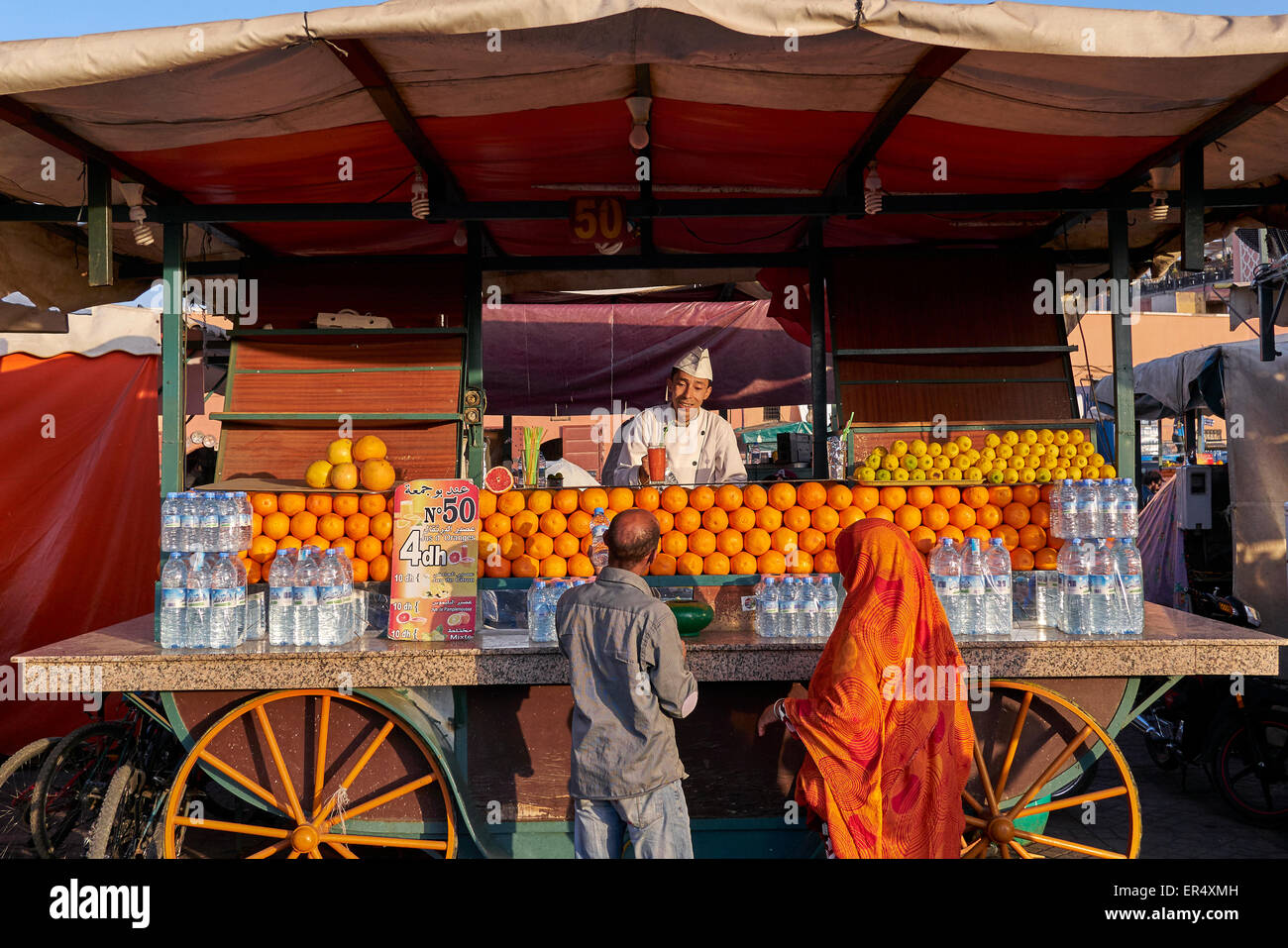 'DJeema el fnaa' - La frenetica Marrakech piazza del mercato Foto Stock