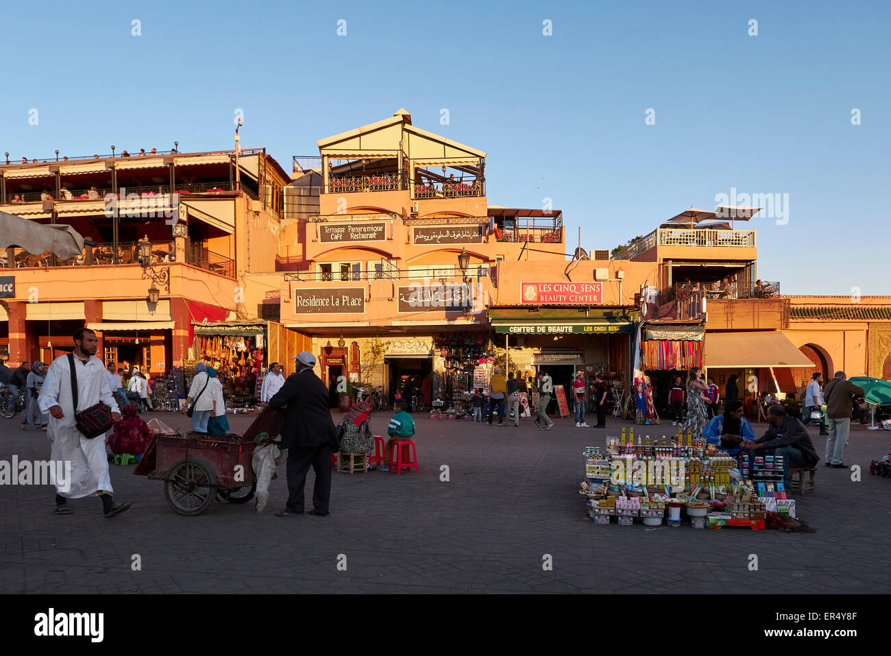 Jeema el fnaa - Marrakech piazza del mercato al crepuscolo Foto Stock