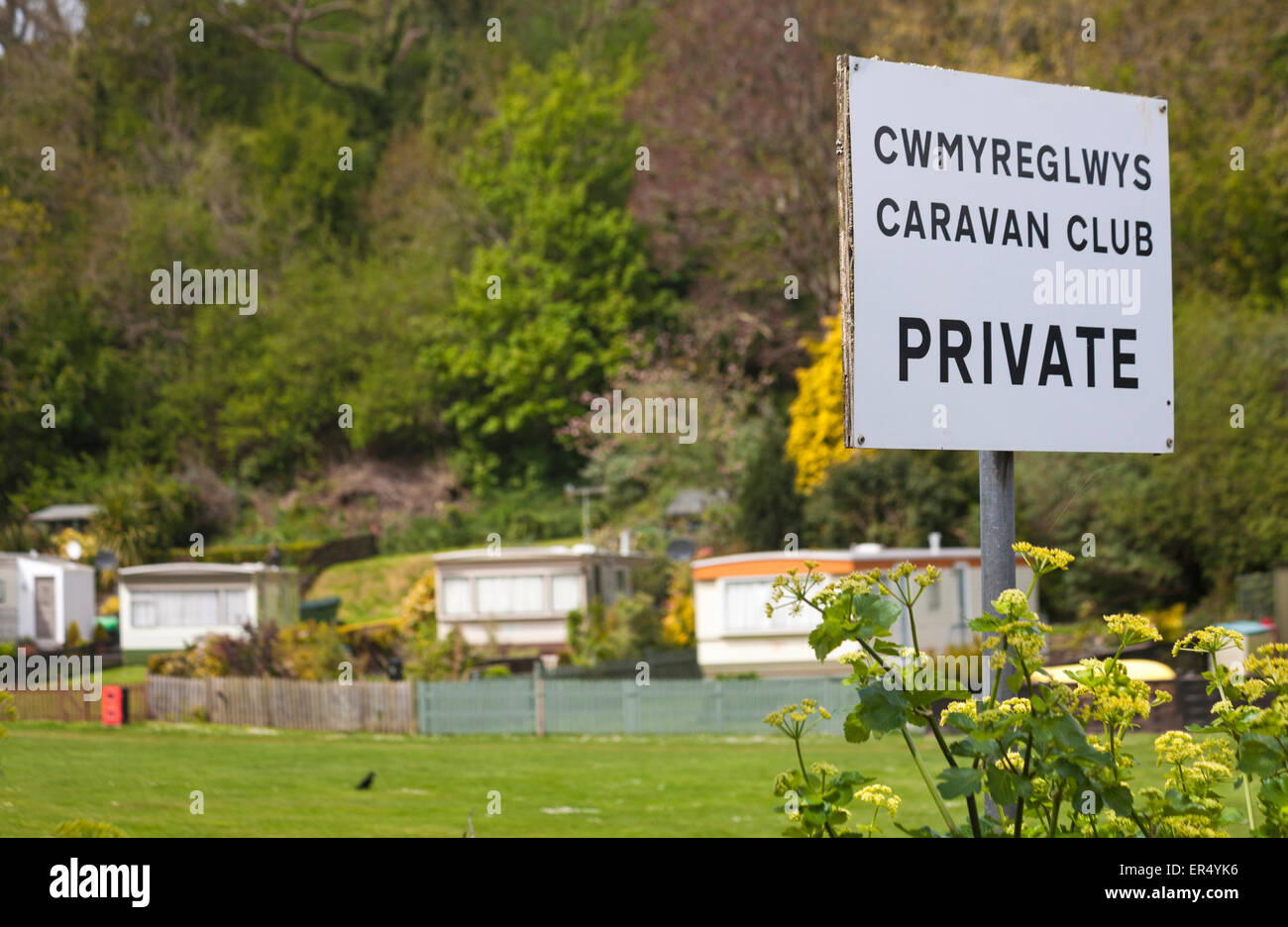 Cwmyreglwys Caravan Club al CWM yr Eglwys, Pembrokeshire Coast National Park, Galles UK nel mese di maggio Foto Stock