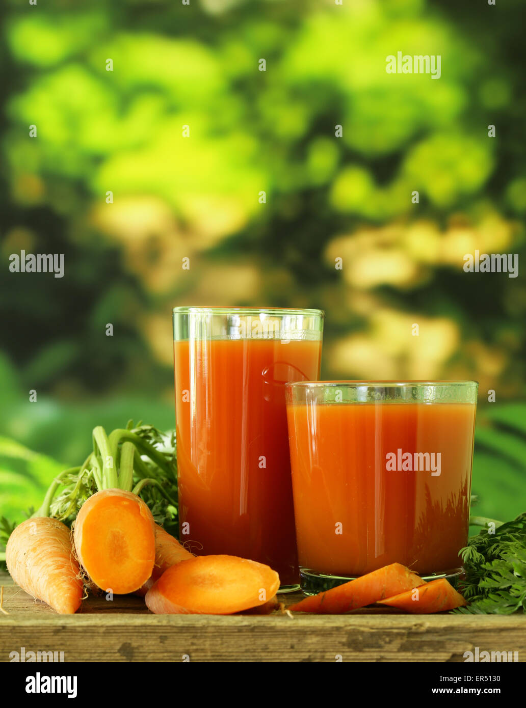 Organici naturali carota succo di frutta fresco - cibo sano Foto Stock