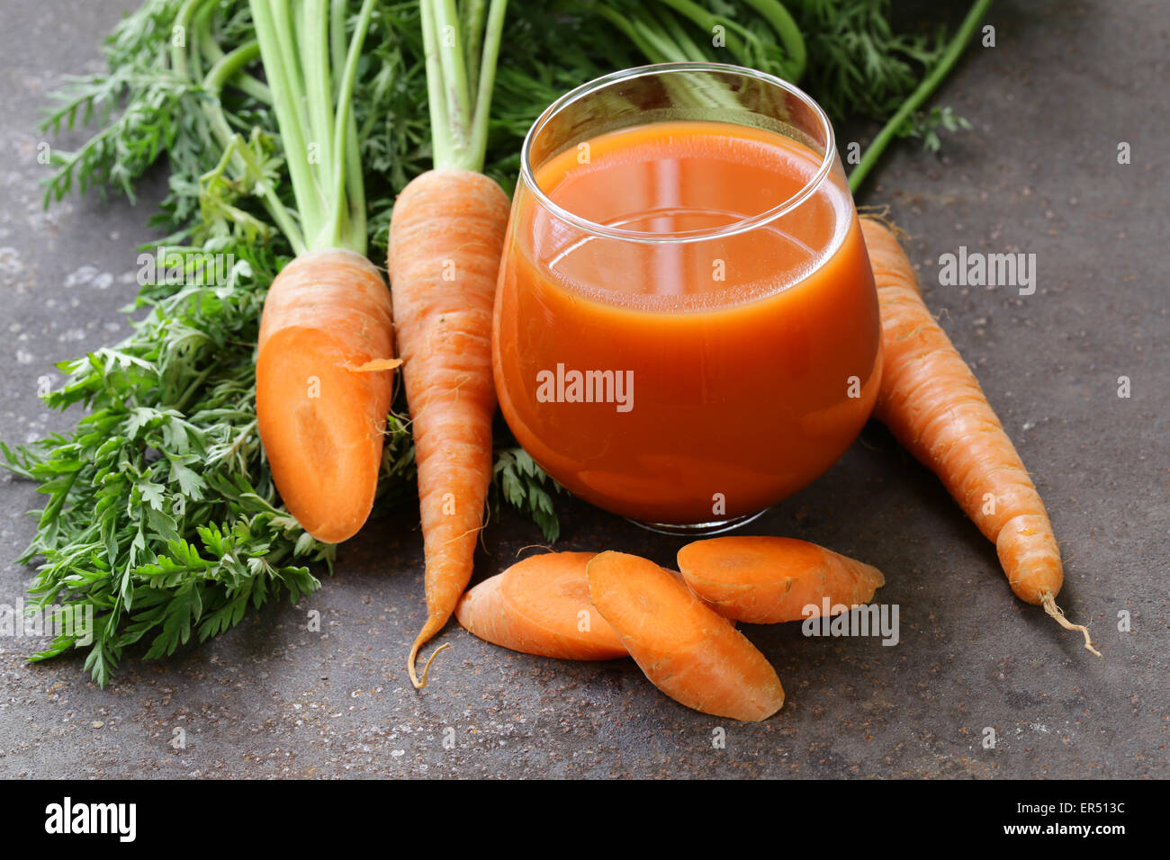 Organici naturali carota succo di frutta fresco - cibo sano Foto Stock