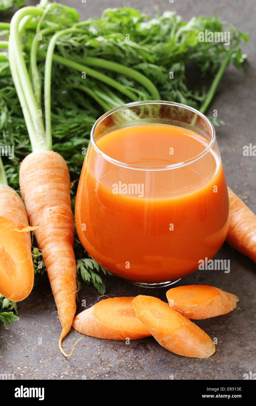 Organici naturali carota succo di frutta fresco - cibo sano Foto Stock