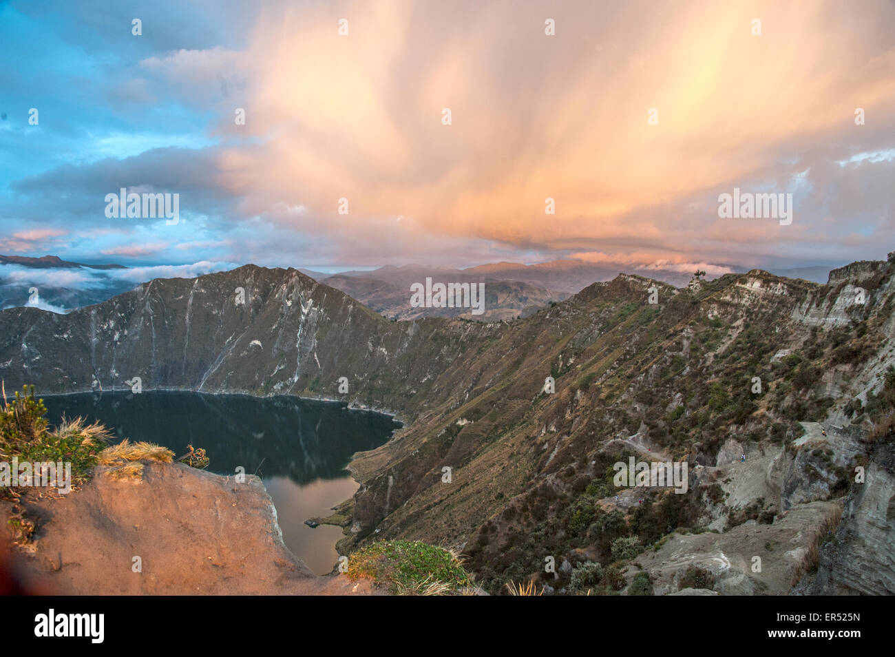 Quilotoa caldera e del lago (Laguna), Ande. Ilinizas Riserva Naturale, Ecuador Foto Stock