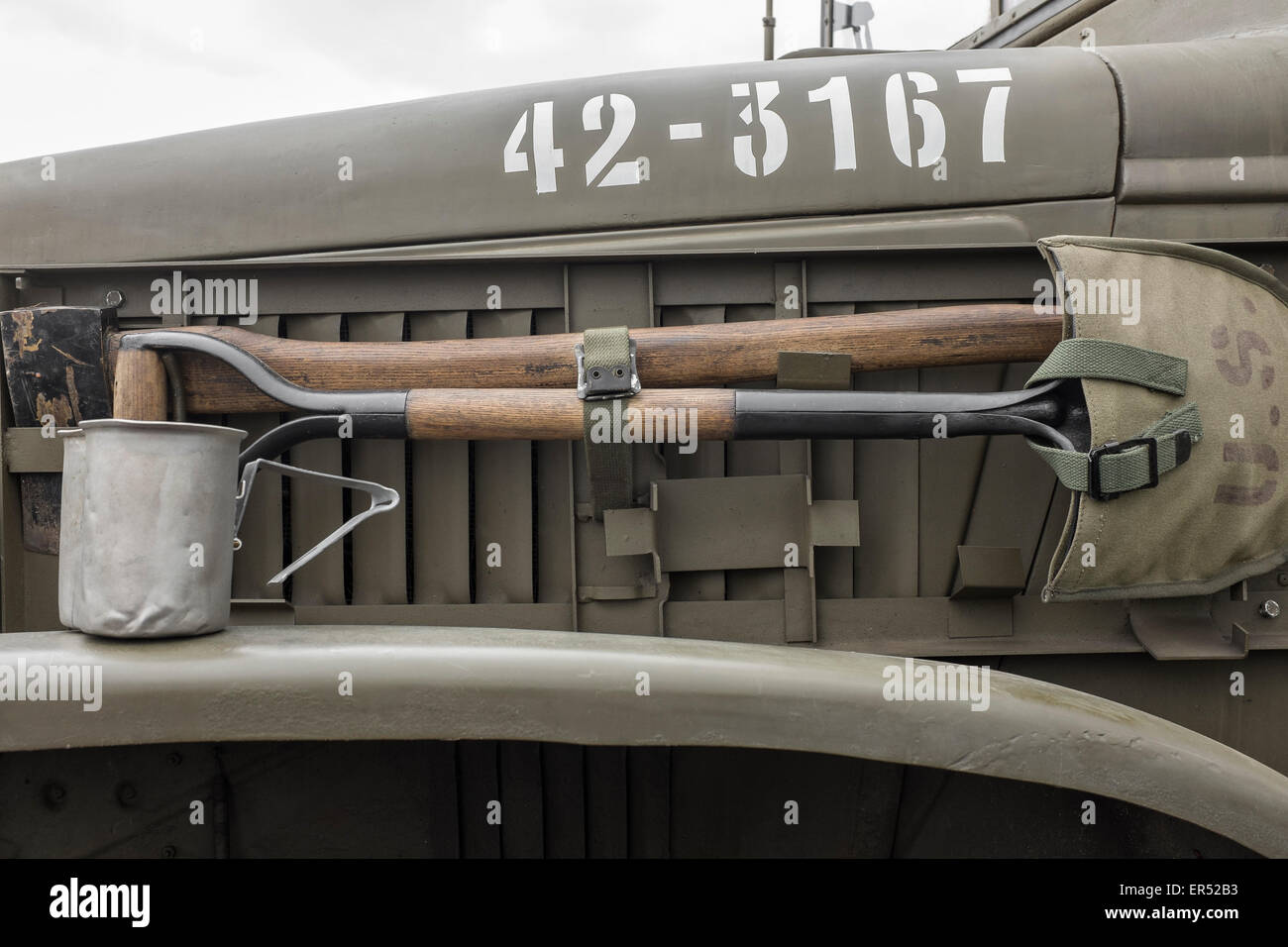 Dettaglio di WWII US Army M2 a mezza via trasporto di personale presso la collezione Shuttleworth VE airshow di giorno, Old Warden aerodrome Foto Stock