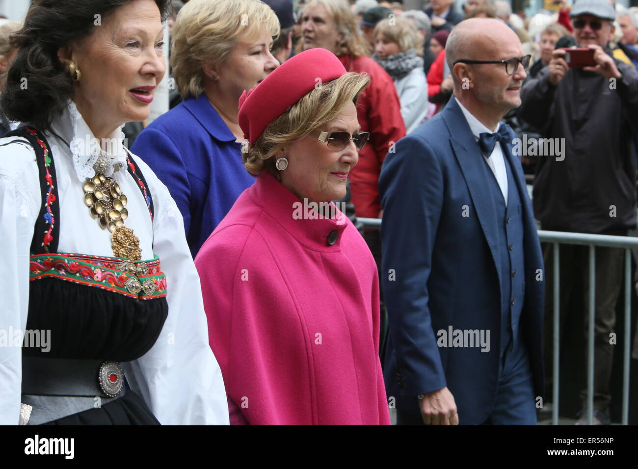 Bergen, Norvegia. 27 Maggio, 2015. Regina Sonja di Norvegia prima della cerimonia di apertura del Festival internazionale di Bergen a Bergen, Norvegia. Credito: Brendan Donnelly/Alamy Live News Foto Stock