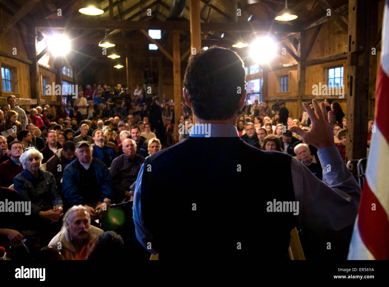 Ex U.S. Il senatore Rick Santorum campagne per il presidente in Hollis, New Hampshire, durante il New Hampshire primario. Foto Stock
