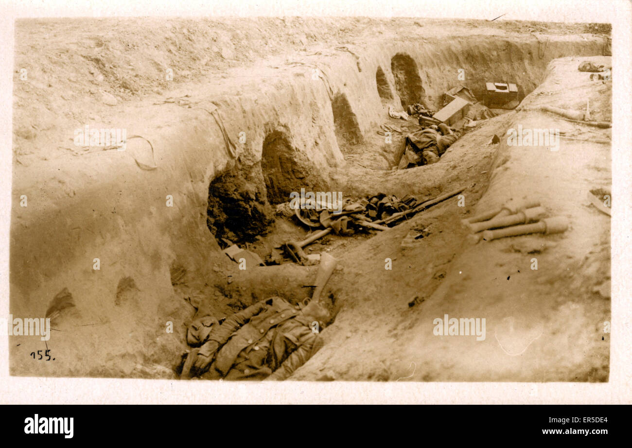 Soldati russi morti in trincea Foto Stock
