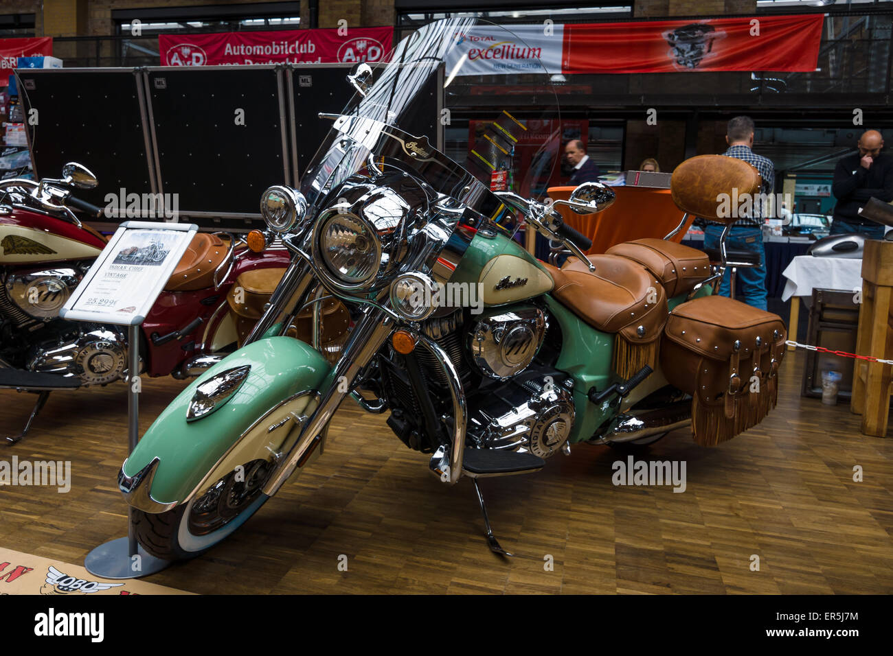 Berlino - 10 Maggio 2015: motociclo capo indiano Classic (2014-presente). Ventottesima Berlin-Brandenburg Oldtimer giorno Foto Stock