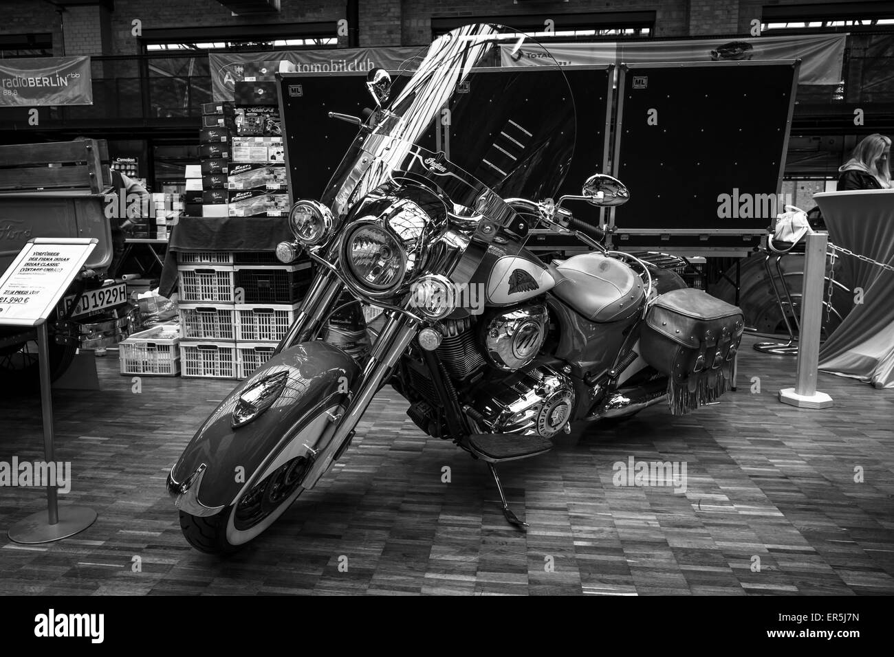 Berlino - 10 Maggio 2015: motociclo capo indiano Vintage (2014-presente). In bianco e nero. Ventottesima Berlin-Brandenburg Oldtimer giorno Foto Stock