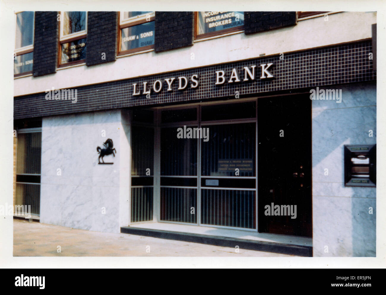 Lloyds Bank Branch + Shaw & Sons Insurance Brokers Foto Stock