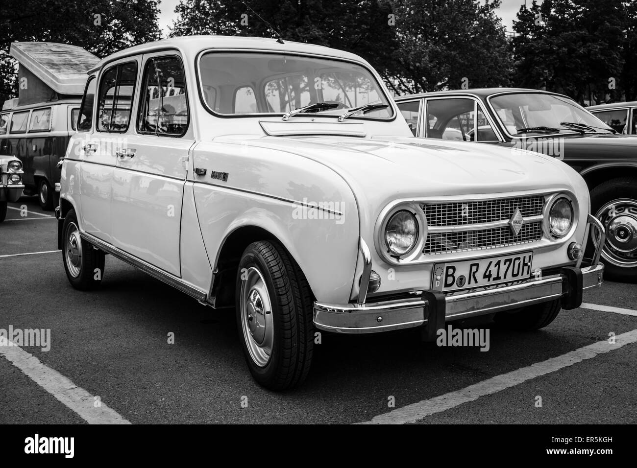 Berlino - 10 Maggio 2015: Economia auto Renault 4. In bianco e nero. La ventottesima Berlin-Brandenburg Oldtimer giorno Foto Stock