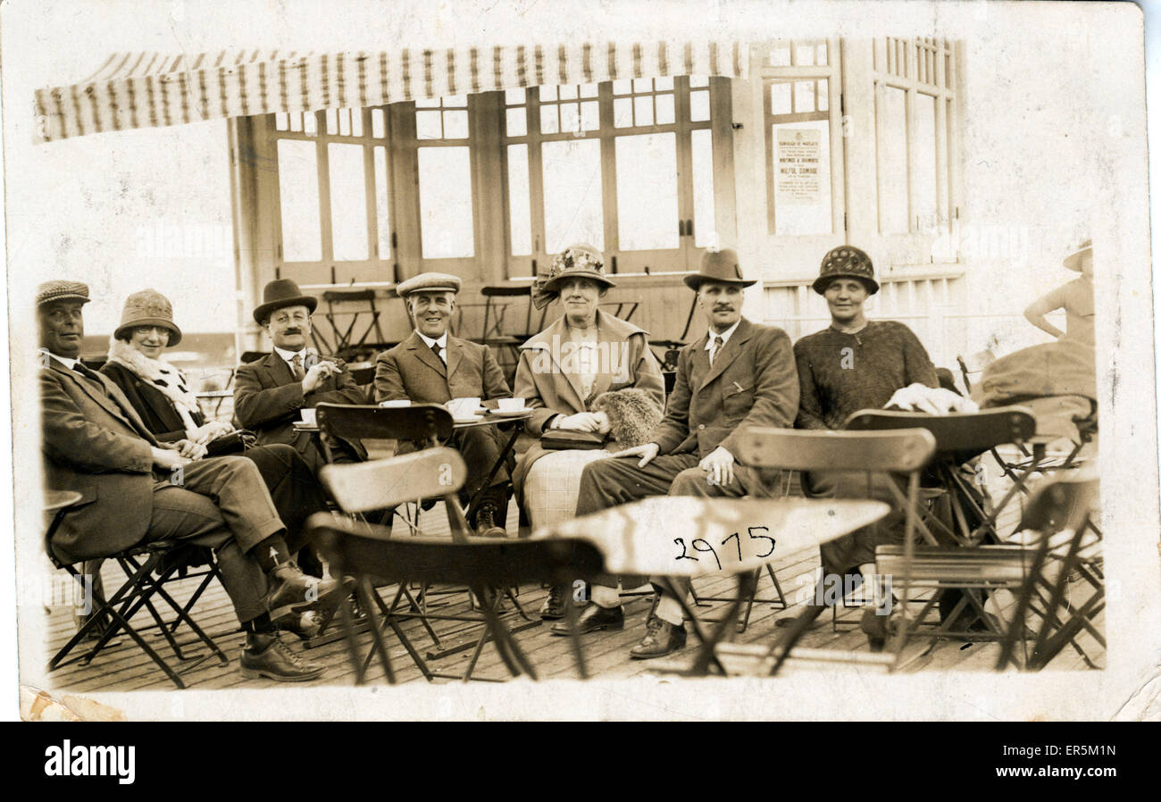 Turisti sul molo, Margate, Inghilterra Foto Stock