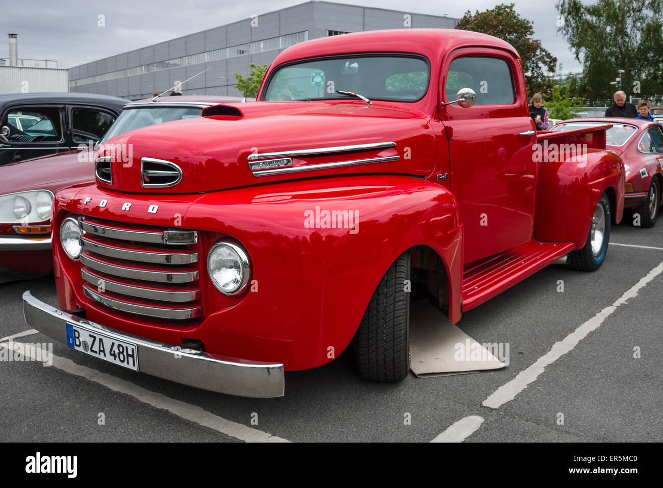 Berlino - 10 Maggio 2015: full-size pickup Ford F1 (Ford Bonus-Built), 1948. La ventottesima Berlin-Brandenburg Oldtimer giorno Foto Stock