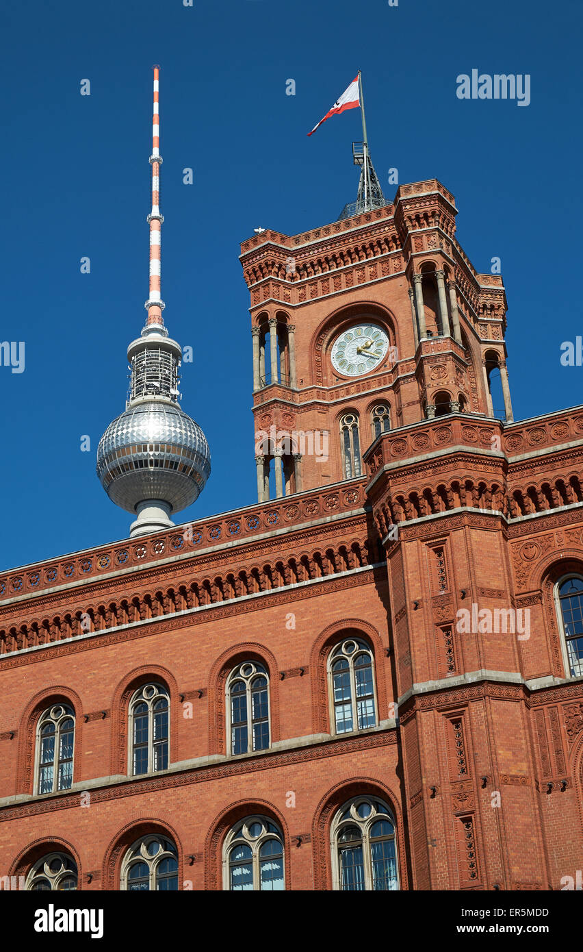 Red city hall, Rotes Rathaus e la torre della televisione, Berlin Mitte, Berlin, Germania Foto Stock