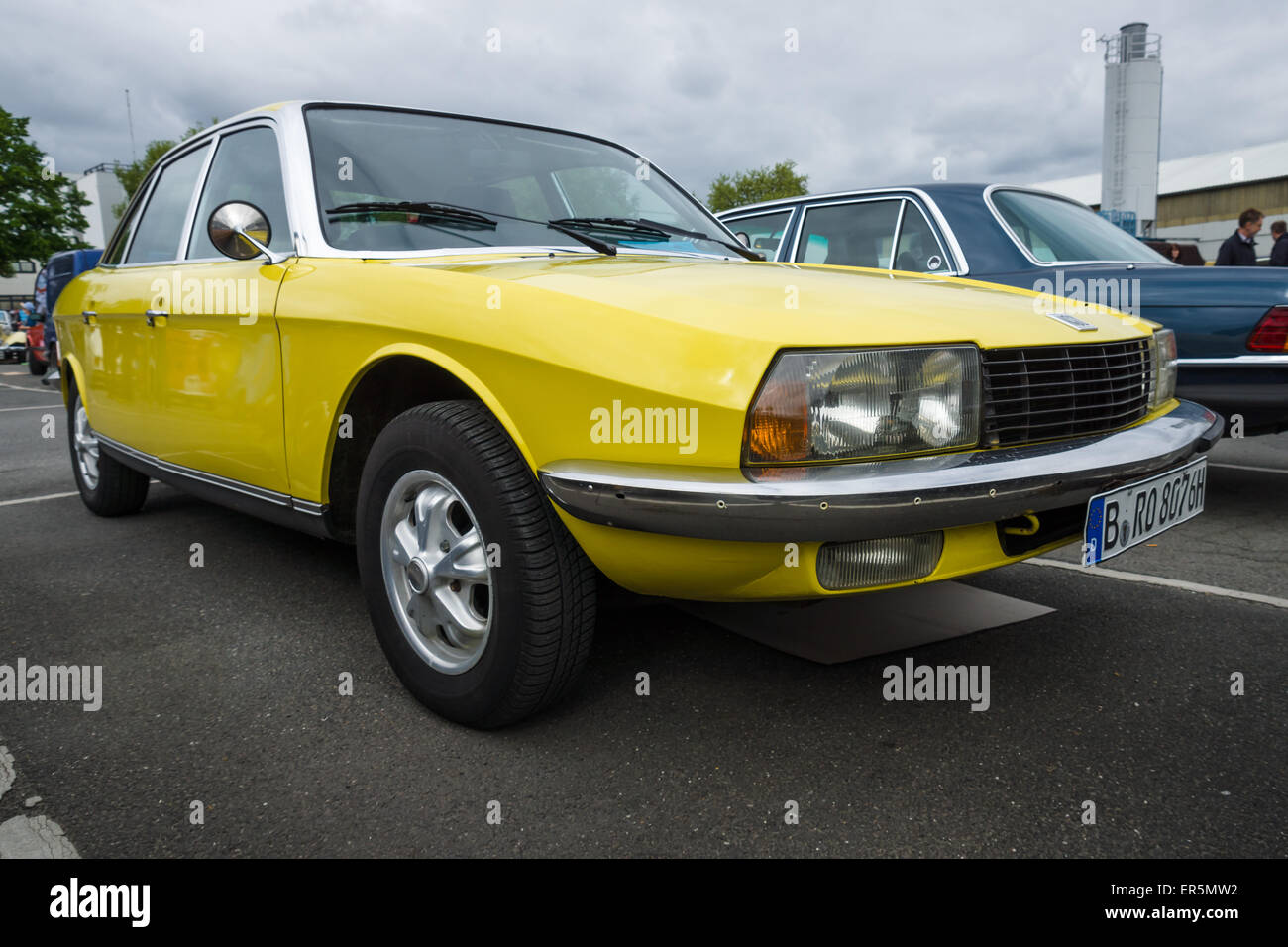 Berlino - 10 Maggio 2015: Executive auto NSU Ro 80. La ventottesima Berlin-Brandenburg Oldtimer giorno Foto Stock