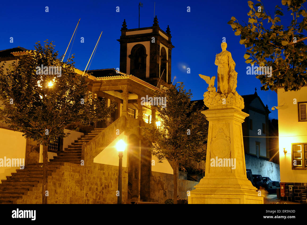 Presso il municipio con monumento, Praia da Vitoria, isola di Terceira, Azzorre, Portogallo Foto Stock