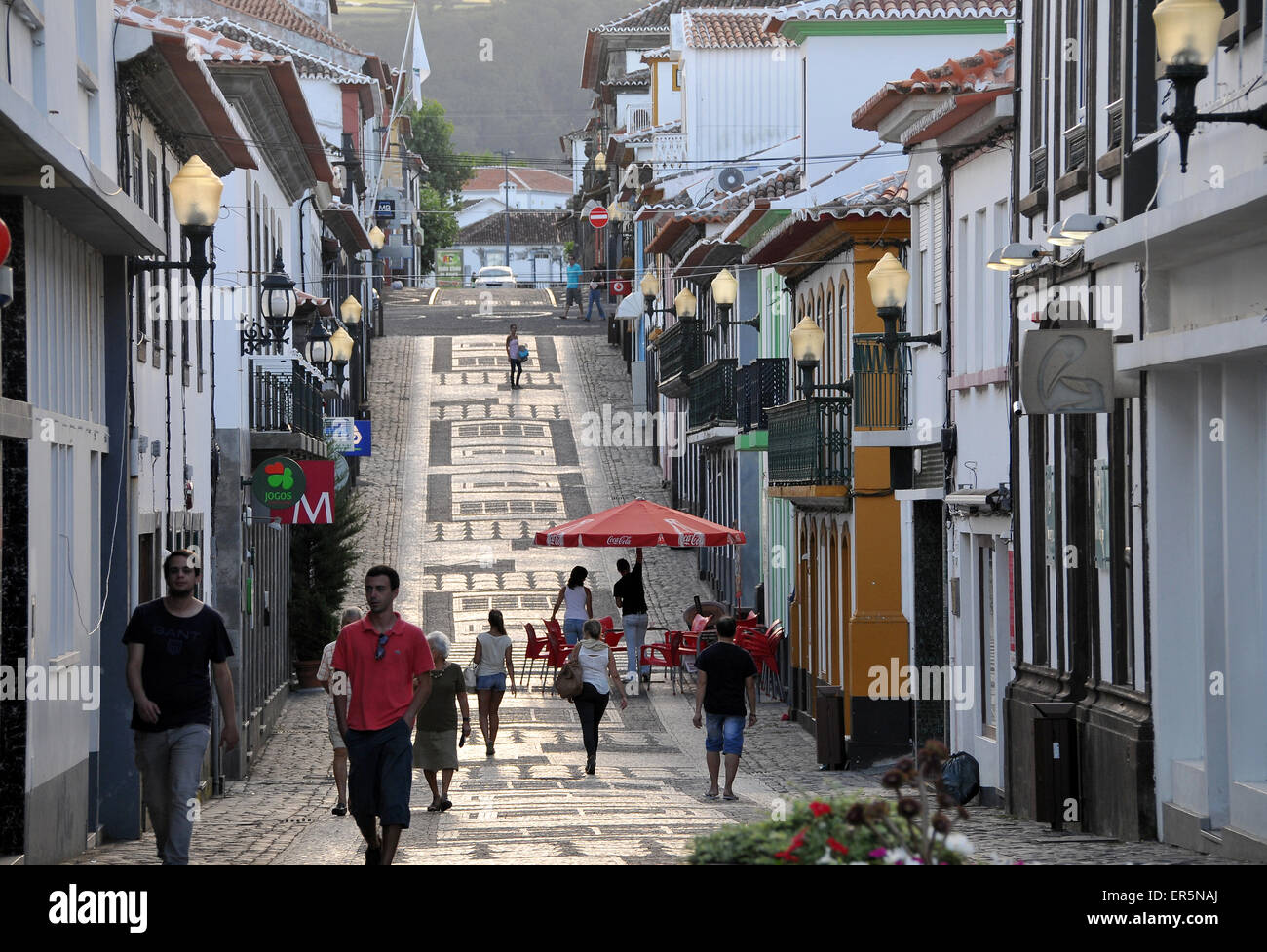 La zona pedonale di Praia da Vitoria, isola di Terceira, Azzorre, Portogallo Foto Stock