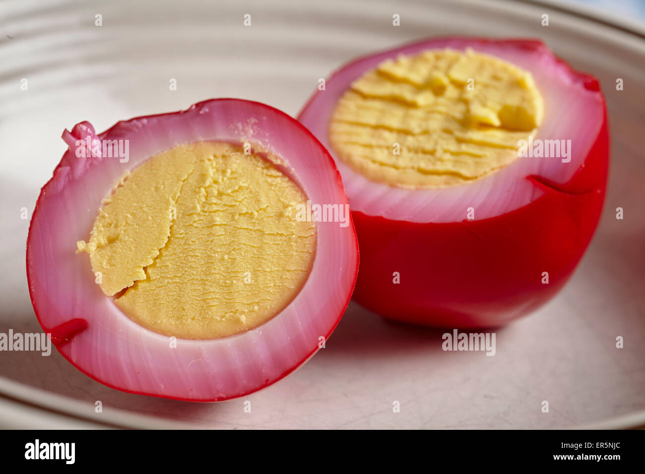 La barbabietola rossa uova, Pennsylvania Dutch specialty Foto Stock