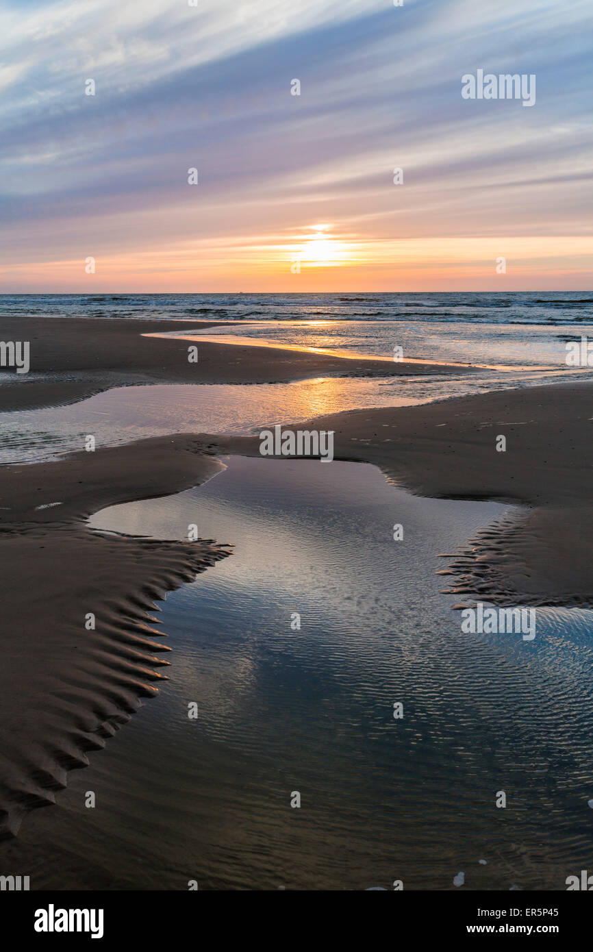 Spiaggia al tramonto, Juist Isola, Nationalpark, Mare del Nord est delle Isole Frisone, Parco Nazionale, sito Patrimonio Mondiale dell'Unesco, Est Fr Foto Stock
