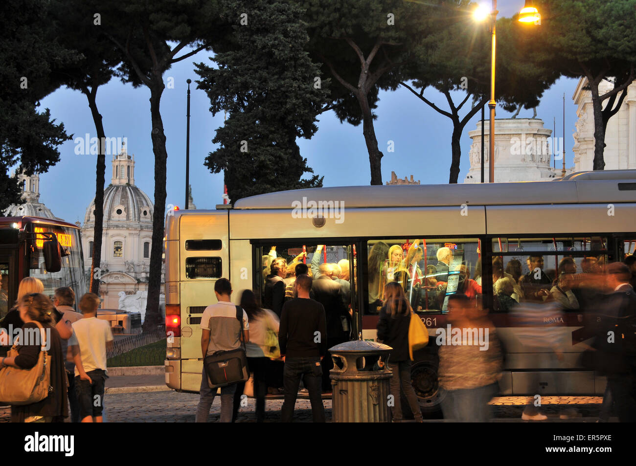 Piazza Venezia nella luce della sera, Roma, Italia Foto Stock