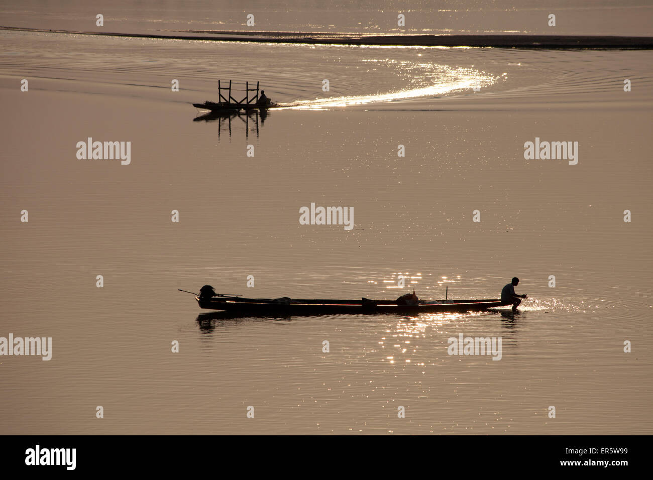 Barche da pesca sul fiume Mekong, Vientiane, la capitale del Laos, Asia Foto Stock