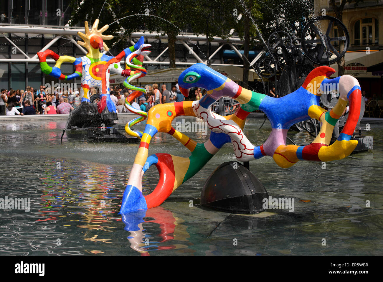 La Fontaine Stravinsky, fontana da Niki de Saint Phalle e Jean Tinguely, Parigi, Francia, Europa Foto Stock