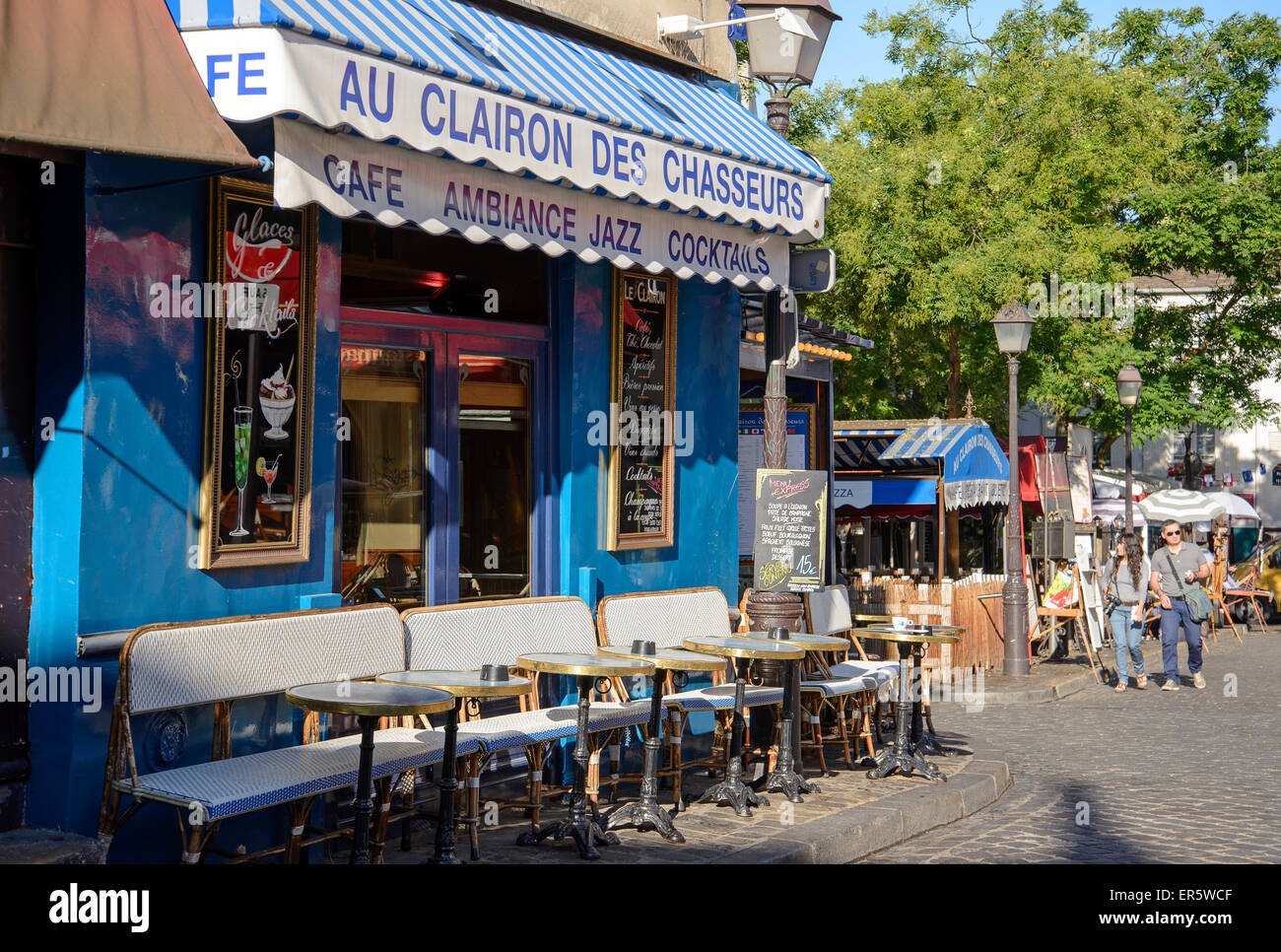 Cafe a Place du Tertre, Montmartre, Parigi, Francia, Europa Foto Stock