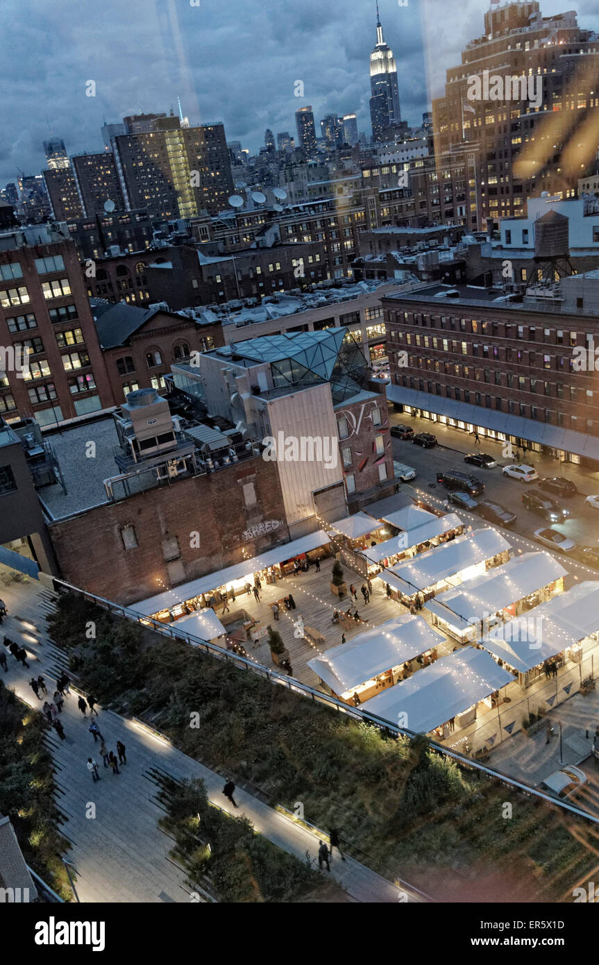 Vista dall'Hotel Standard di confezionamento della carne distretto, linea alta, Chelsea, Empire State building in background, New York City, U Foto Stock