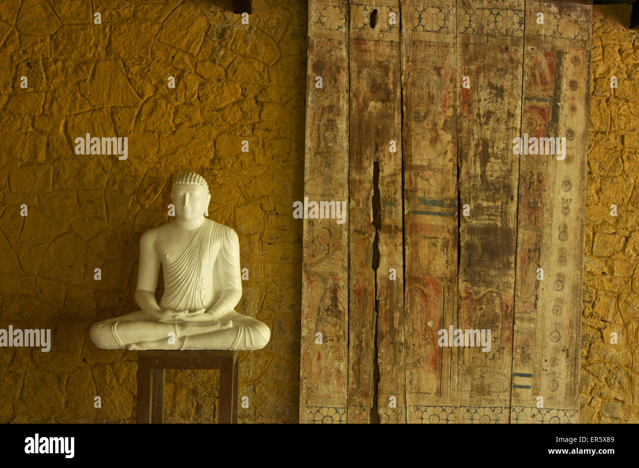 La meditazione Buddha nella sala di meditazione del Centro Samadhi, resort in montagna vicino a Kandy, Sri Lanka Foto Stock