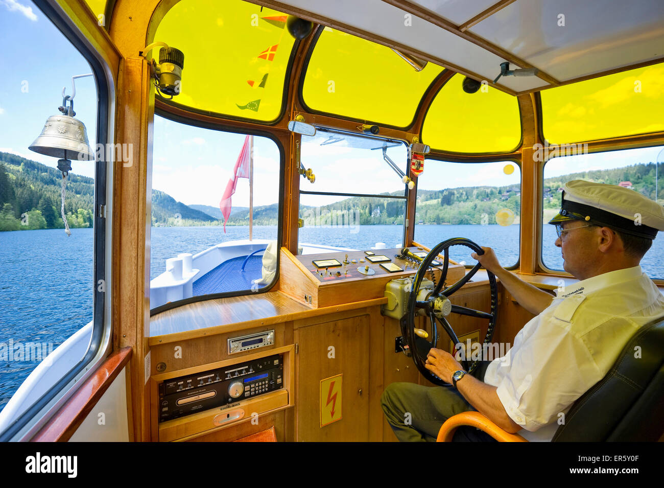 Signor Profazi, capitano di una barca per gite sul lago Titisee, Foresta Nera, Baden-Wuerttemberg, Germania Foto Stock