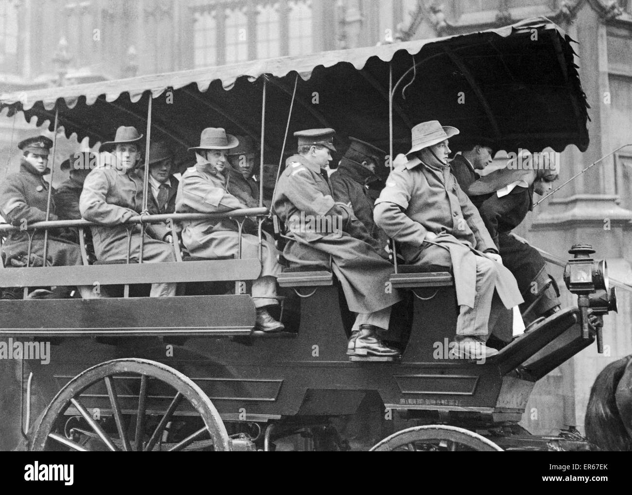 Truppe Anzac arrivando al Palazzo di Westminster per l'apertura del parlamento. 8 febbraio 1917 Foto Stock
