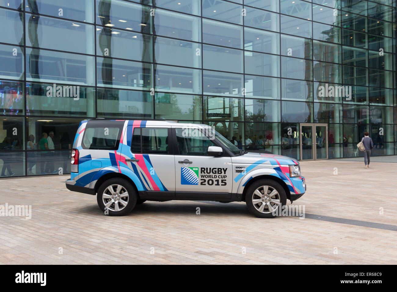 Land Rover Discovery 4 dipinto in una livrea speciale per contrassegnare la sponsorizzazione del 2015 Coppa del Mondo di Rugby da Jaguar Land Rover Ltd. Foto Stock