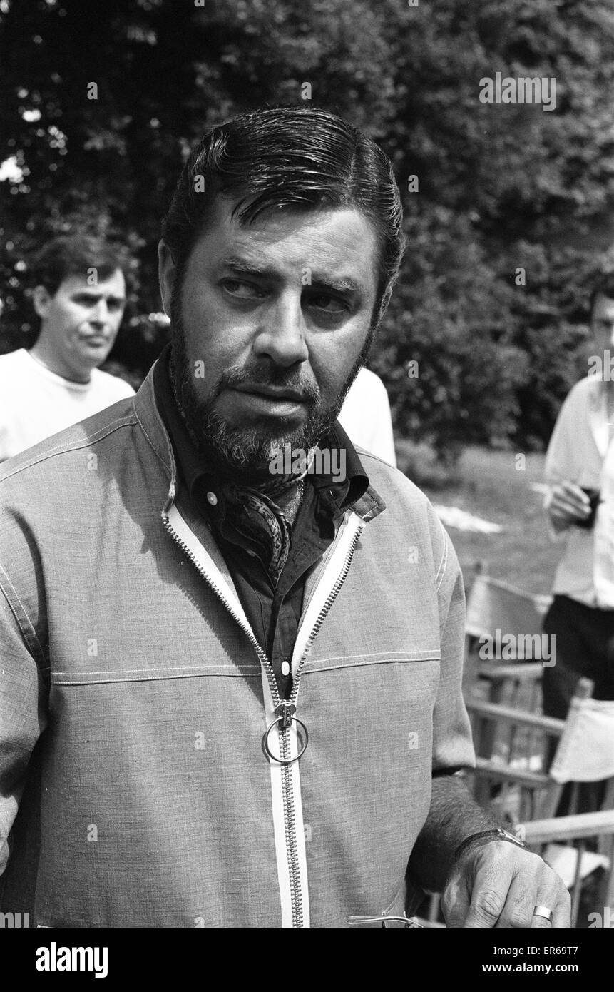 Direttore Jerry Lewis visto qui in location a Eastnor Castle, Ledbury mentre le riprese "Ancora una volta" circa il 1 Agosto 1969 Foto Stock
